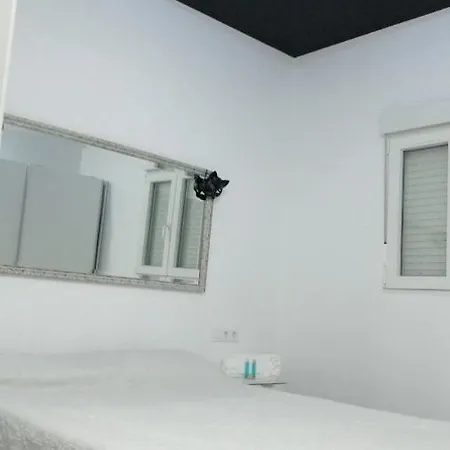White Relax House For 6 - Pool & Spa Prive * 奇克拉纳－德拉弗龙特拉