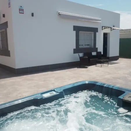 度假居 White Relax House For 6 - Pool & Spa Prive 奇克拉纳－德拉弗龙特拉
