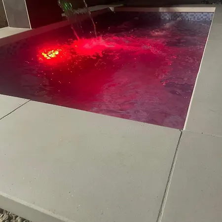White Relax House For 6 - Pool & Spa Prive 度假居 奇克拉纳－德拉弗龙特拉