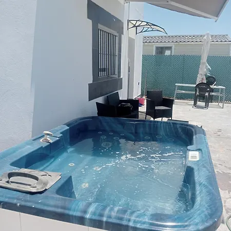 White Relax House For 6 - Pool & Spa Prive